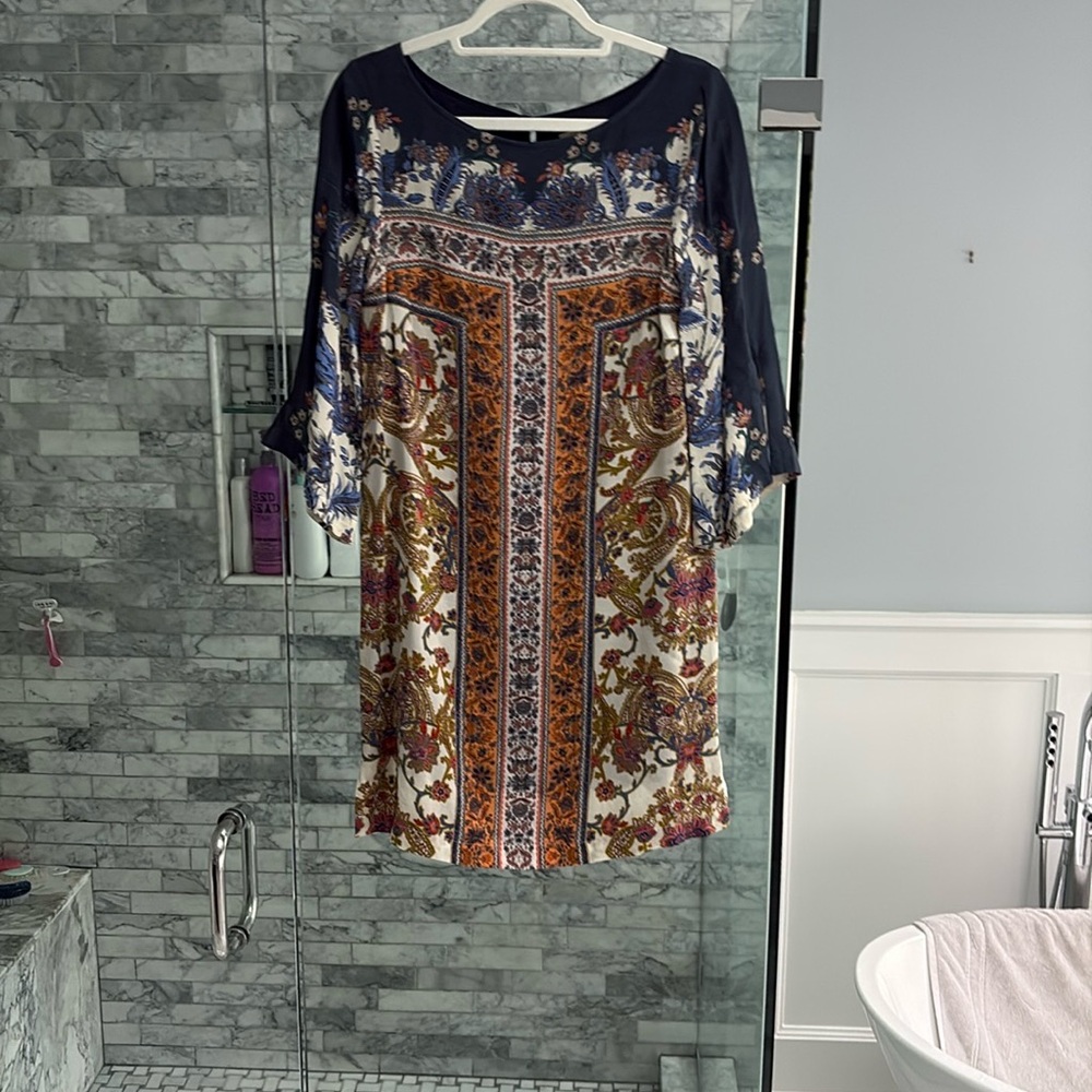 Anthropologie 100%Navy and Cream Floral Print Shift Dress with 3/4 Bell sleeves